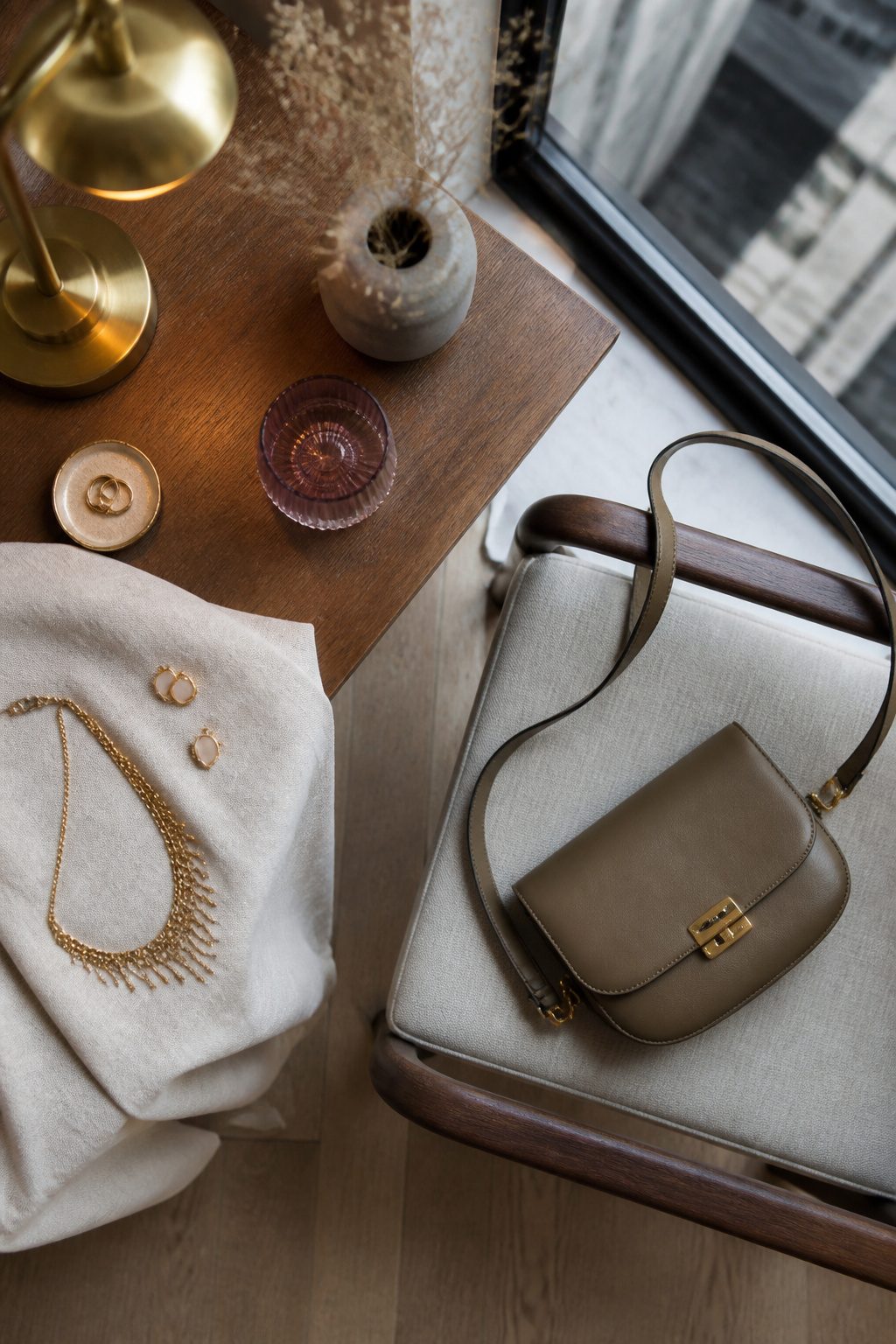 Display of accessories including bags and jewelry for date outfits.